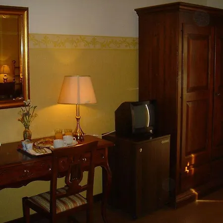 德埃斯特酒店 3*